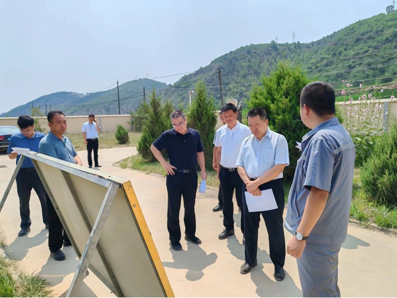 省生態(tài)環(huán)境廳黨組成員、副廳長姚曉軍到水環(huán)境公司安定鎮(zhèn)污水處理廠調研